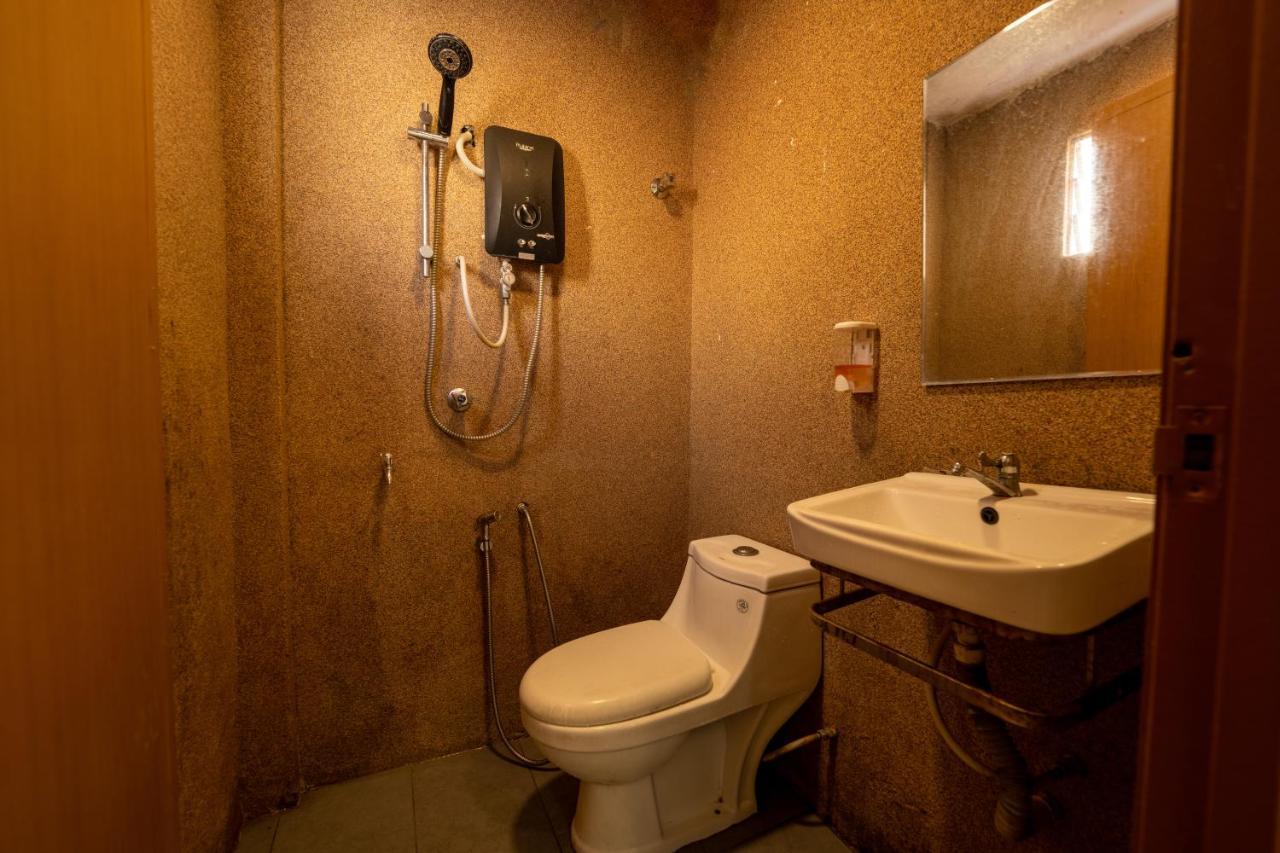 Mary J Hotel Family 10 Pax Room Кота-Бару Экстерьер фото